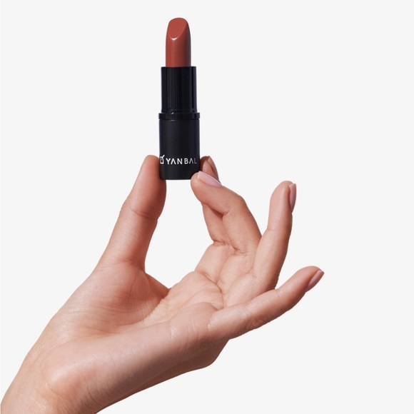 Translucent Color lipstick - Picture 5 of 5